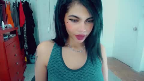 Snapshot of emma_diva chatting on October 2025 01:13:02 AM emma online show from October 2025 01:13:02 AM