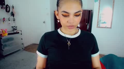 Snapshot of emma_diva chatting on November 2025 10:32:01 PM emma online show from November 2025 10:32:01 PM