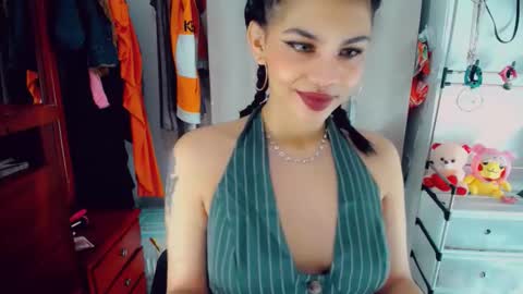 Snapshot of emma_diva chatting on November 2025 04:05:01 PM emma online show from November 2025 04:05:01 PM