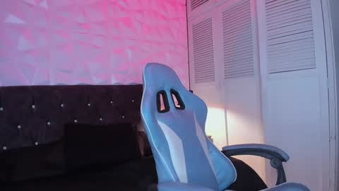 emma_dl2 online show from December 2024 05:12:01 PM