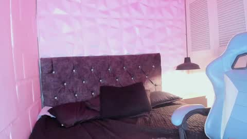 emma_dl2 online show from December 2024 08:17:01 PM