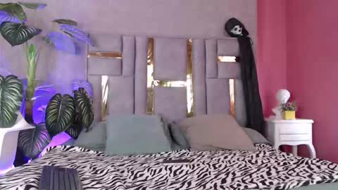 Valeria  online show from October 2025 12:27:01 PM