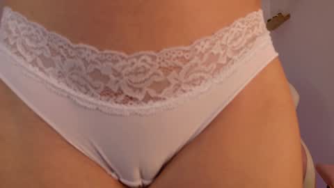 Snapshot of emma_hg1 chatting on January 2025 06:34:02 AM the girl of your dreams online show from January 2025 06:34:02 AM