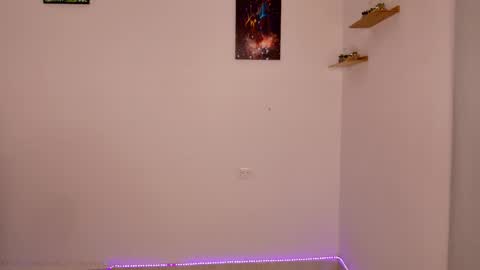 Snapshot of emma_hg1 chatting on February 2025 01:47:02 PM the girl of your dreams online show from February 2025 01:47:02 PM