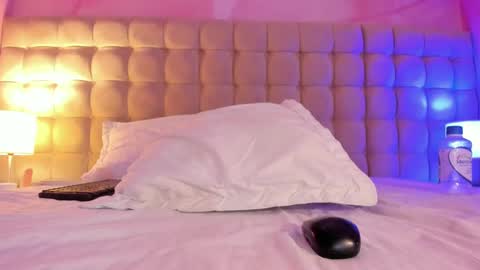 Snapshot of emma_jhoons chatting on September 2025 04:12:02 PM emma_jhoons online show from September 2025 04:12:02 PM