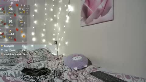 emma_just online show from November 2025 08:40:01 PM