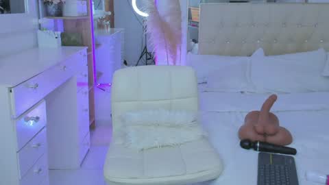 HI IM NEW online show from February 2025 09:50:02 PM