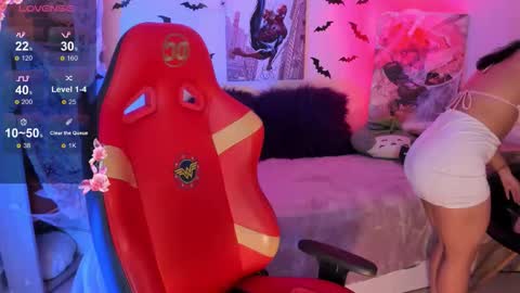 EMMA  online show from October 2025 07:05:02 PM