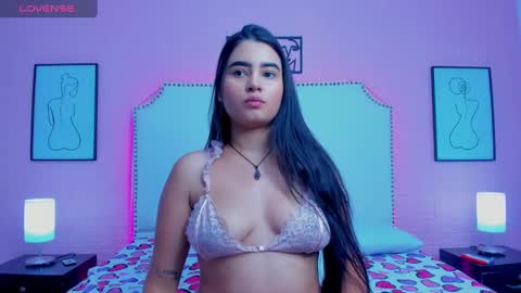 emma_whitee_ online show from September 2025 01:14:02 PM