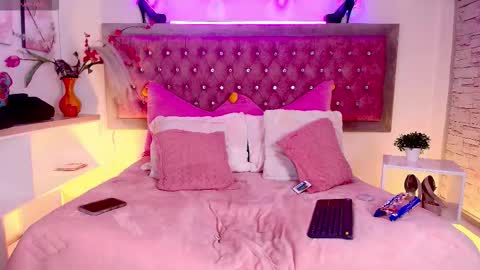 Snapshot of emma_wilder chatting on November 2025 08:29:01 PM neko online show from November 2025 08:29:01 PM