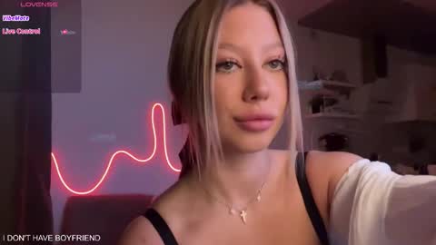 Snapshot of emmaandjake chatting on November 2025 01:42:02 PM emmaandjake online show from November 2025 01:42:02 PM