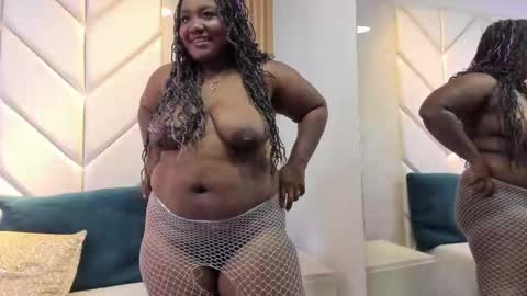 Snapshot of emmabrantt_ chatting on October 2025 04:03:02 AM EmmaBrantt online show from October 2025 04:03:02 AM