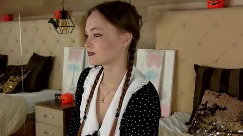 Snapshot of emmacamm chatting on October 2025 01:23:02 PM EmmaCamm online show from October 2025 01:23:02 PM