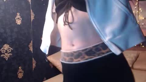 Snapshot of emmagoldx chatting on November 2025 02:43:02 AM EmmaGoldX online show from November 2025 02:43:02 AM