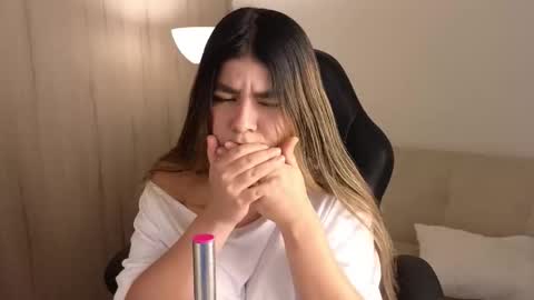 Snapshot of emmalee_a chatting on October 2025 12:44:02 AM Emma online show from October 2025 12:44:02 AM