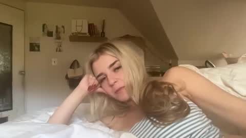 Snapshot of emmangel chatting on November 2025 03:34:01 PM EmmaAngel online show from November 2025 03:34:01 PM