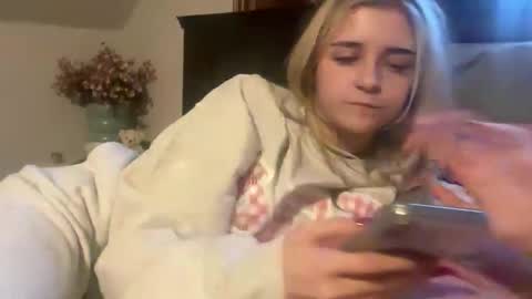 Snapshot of emmangel chatting on December 2025 09:09:01 PM EmmaAngel online show from December 2025 09:09:01 PM