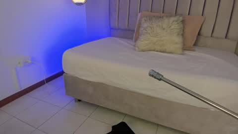 Snapshot of emmarousell chatting on October 2025 08:08:01 PM Emily online show from October 2025 08:08:01 PM