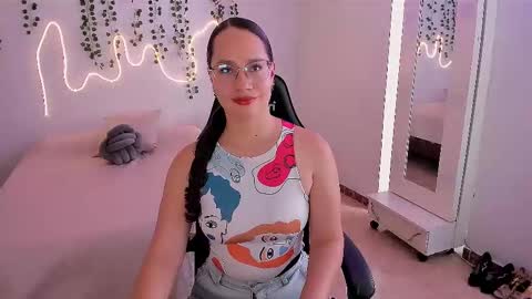 Emma Torres online show from October 2025 02:14:02 PM