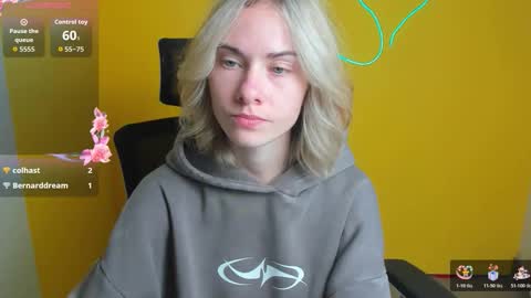 Snapshot of emmi_rossum chatting on October 2025 05:52:01 AM Emmi online show from October 2025 05:52:01 AM