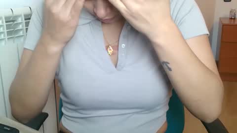 Snapshot of emmie_xxx chatting on October 2025 08:15:02 AM emmie online show from October 2025 08:15:02 AM