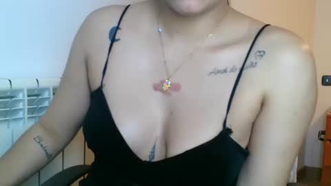 Snapshot of emmie_xxx chatting on November 2025 08:57:01 AM emmie online show from November 2025 08:57:01 AM