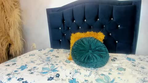 Emmi online show from October 2025 08:17:02 PM