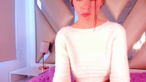 emmily_evans_ online show from January 2025 04:08:02 PM