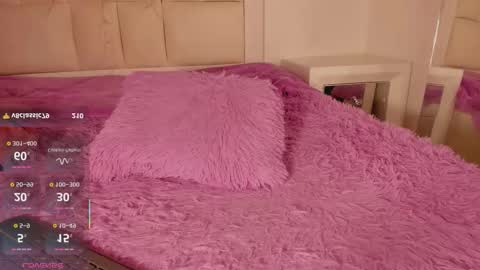 emmily_evans_ online show from October 2025 01:54:02 PM