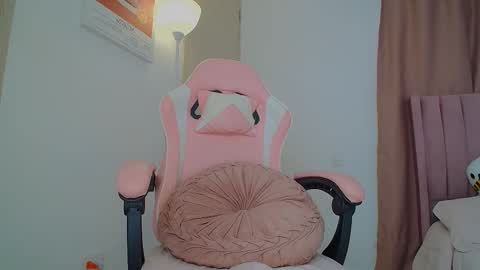 emmily online show from October 2025 07:58:02 PM