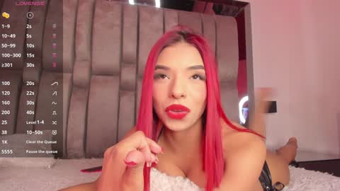 Snapshot of emmily_savage chatting on December 2024 04:54:02 AM online show from December 2024 04:54:02 AM
