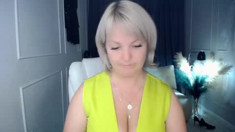 emmmam online show from October 2025 07:55:01 PM