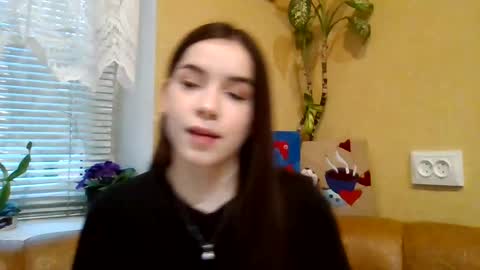 emmy_huff online show from December 2024 01:24:01 PM