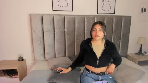 Emily  Laila  online show from January 2025 12:07:02 PM