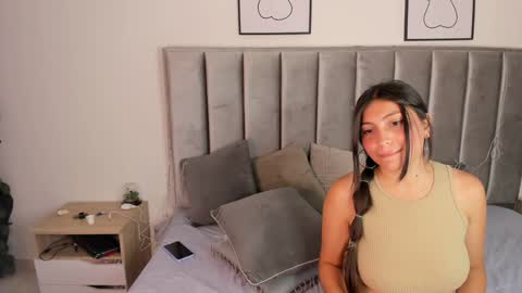 Emily  Laila  online show from January 2025 03:09:02 PM