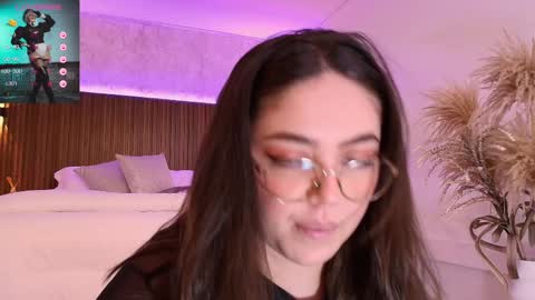 Emmy Walker online show from March 2025 05:18:02 PM