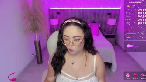 Emmy Walker online show from September 2025 10:48:02 AM