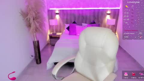 Emmy Walker online show from September 2025 11:10:01 AM