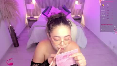 Emmy Walker online show from September 2025 11:01:01 AM