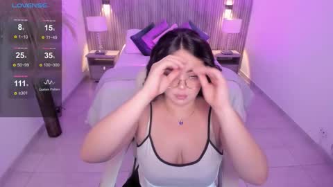 Emmy Walker online show from October 2025 11:00:02 AM