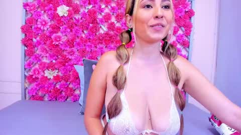 Snapshot of emmyrouse_ chatting on March 2025 10:45:02 PM emmy rouse online show from March 2025 10:45:02 PM