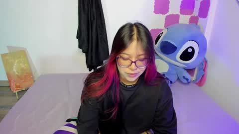 Snapshot of emy_xdy chatting on December 2025 02:41:02 AM Im Emily would you like to help me reach 100 online show from December 2025 02:41:02 AM