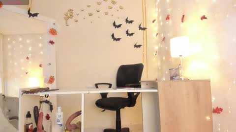 EMYLY  online show from October 2025 07:36:02 PM