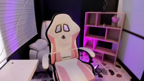 Emy Silver online show from December 2024 04:27:02 PM