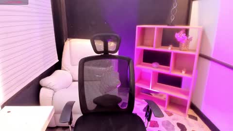 Emy Silver online show from December 2024 05:44:01 PM