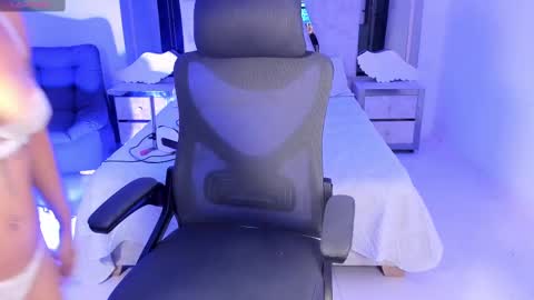 Emy Silver online show from February 2025 09:06:02 PM