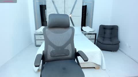 Emy Silver online show from February 2025 06:19:02 PM