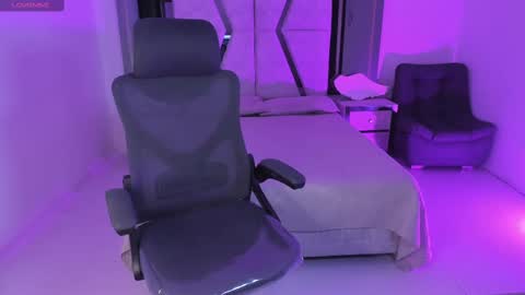 Emy Silver online show from March 2025 01:40:01 PM