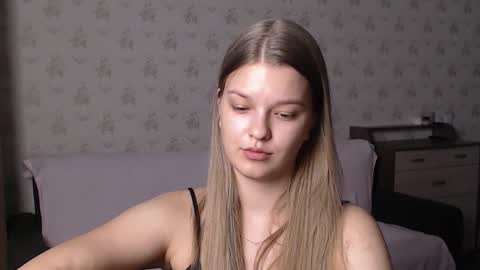 EmySway online show from November 2025 09:21:01 AM