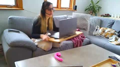 Snapshot of emyxxl chatting on December 2025 01:48:01 PM emyxxl online show from December 2025 01:48:01 PM